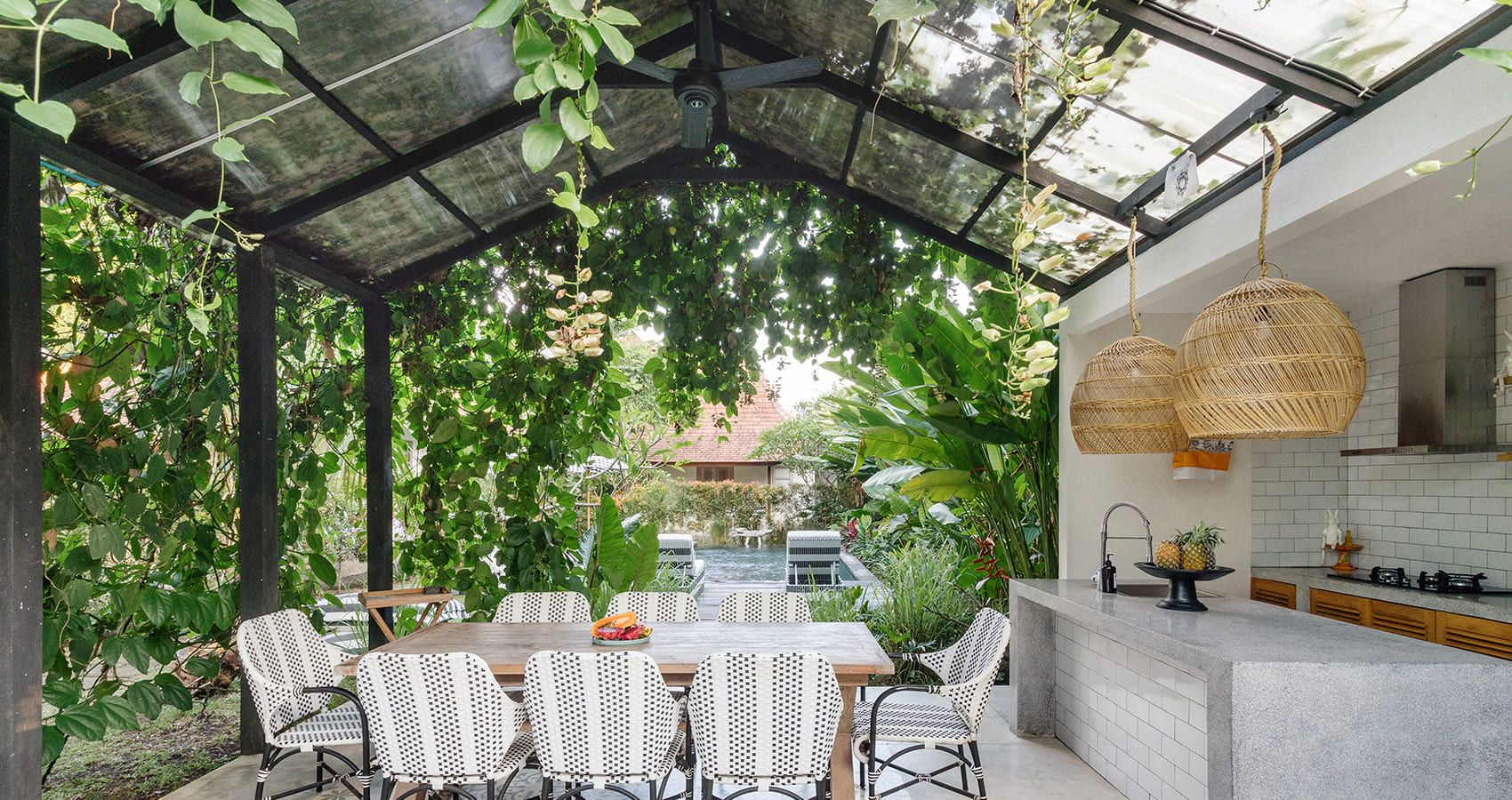 Überdachung eines Außenbereichs